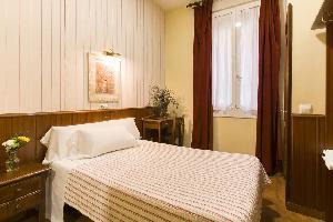 Hotel Hostal La Vera 