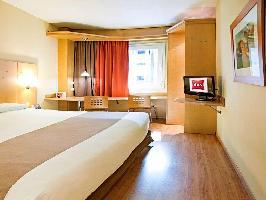 Hotel Ibis Madrid Alcala De Henares La Garena 