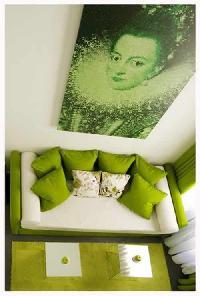 Hotel Room Mate Laura 